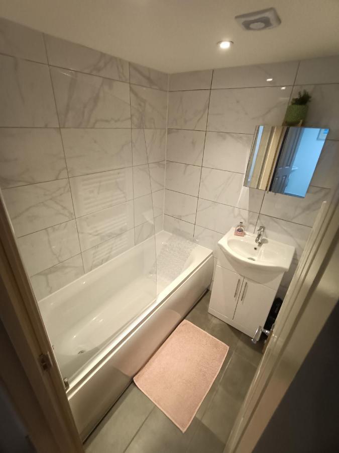 Lovely 1 Bedroom Apartment In ลอนดอน ภายนอก รูปภาพ